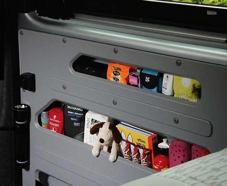 Reimo Door Store rendszerező tolóajtóba VW T5/T6 járműhöz orientáció a vezetőoldalon