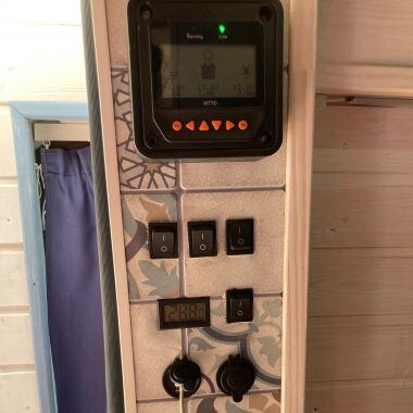az-elektromos-rendszer-kezelese-a-mazlik-furgonban