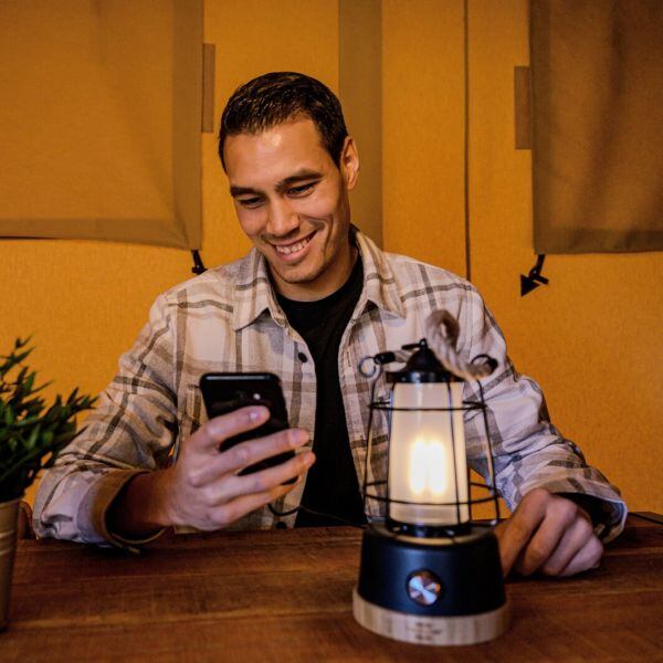 Akumulátorová lucerna Brennenstuhl CAL 1.0 – použití uvnitř